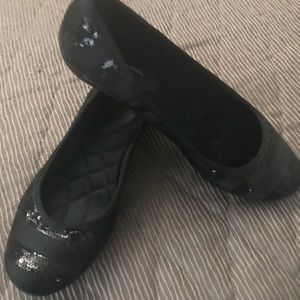 Black striped sequence flats